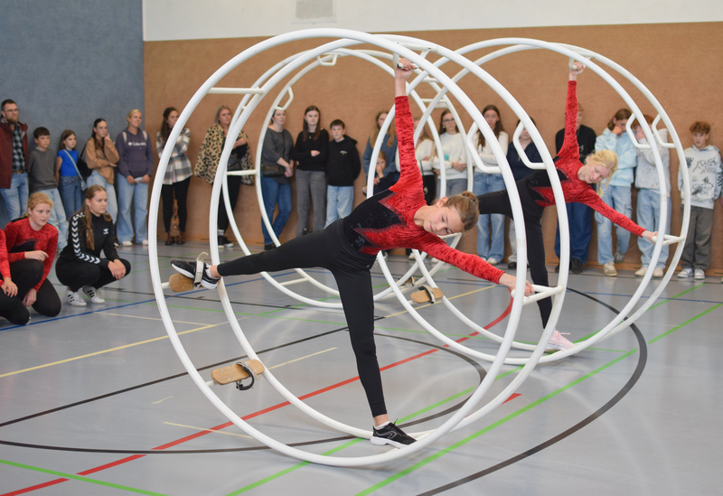 Bei der Vorführung des Rhönrad-Projekts ging es sportlich zu.